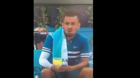 El polémico gesto de Kyrgios El polémico gesto de Kyrgios