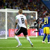 Toni Kroos marca un golazo que salva a Alemania contra Suecia