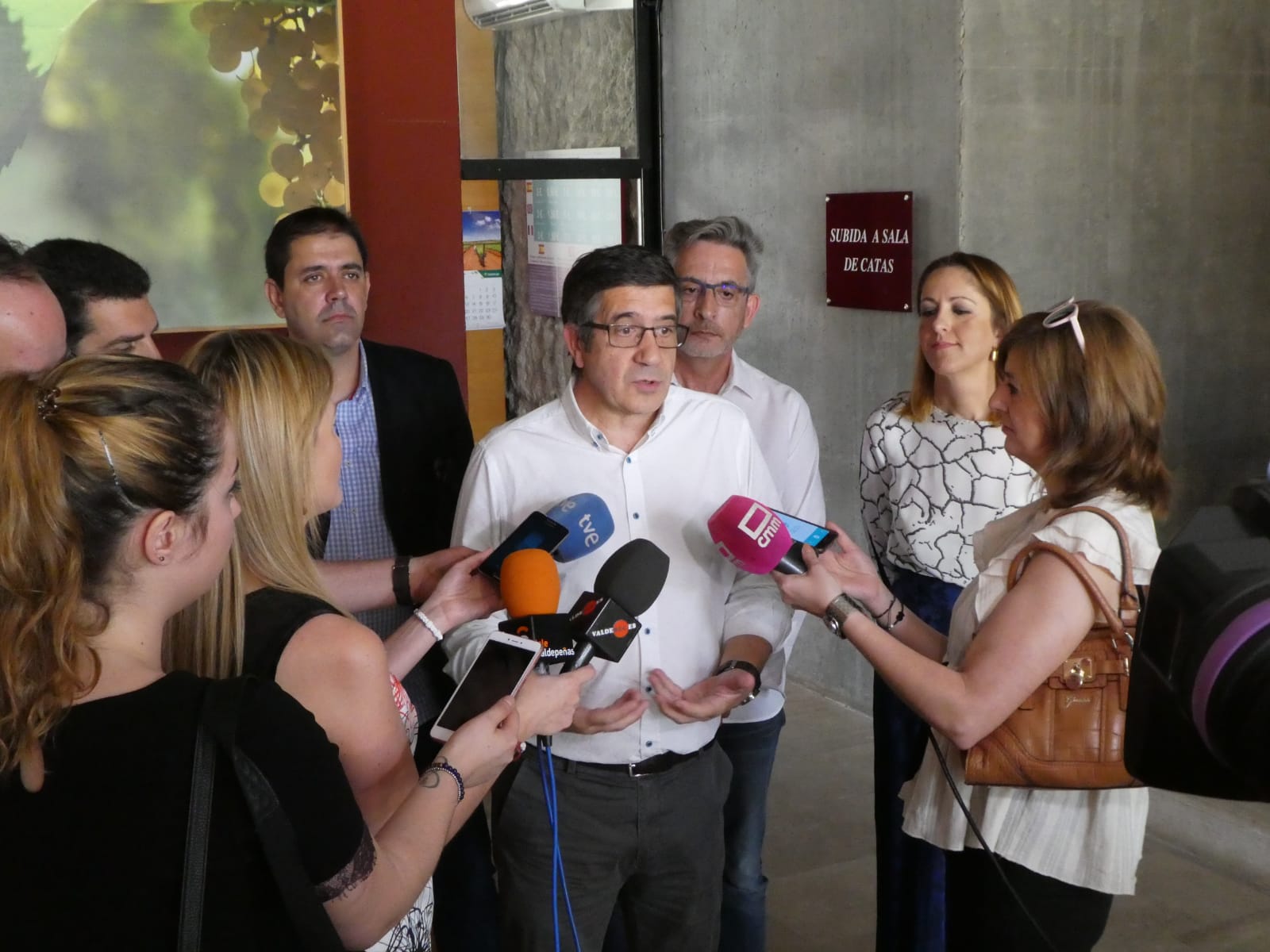 Patxi López asegura que el PSOE quiere demostrar que las cosas se pueden hacer de otra manera en España Patxi López asegura que el PSOE quiere demostrar que las cosas se pueden hacer de otra manera en España