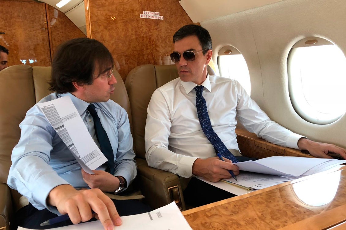 El PP pregunta al Gobierno si las gafas de sol que Sánchez usó en su avión son graduadas El PP pregunta al Gobierno si las gafas de sol que Sánchez usó en su avión son graduadas