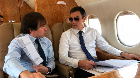 Pedro S&aacute;nchez en el Falcon presidencial