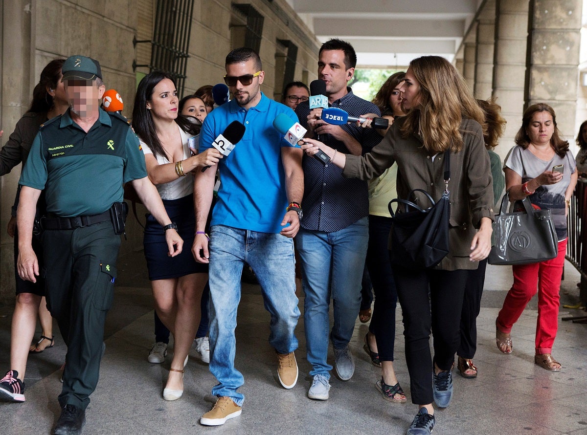 Detienen a un miembro de ‘La Manada’ por intento de robo e intentar atropellar a un vigilante de seguridad Detienen a un miembro de ‘La Manada’ por intento de robo e intentar atropellar a un vigilante de seguridad