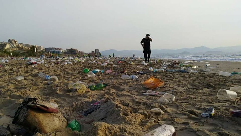 'Volunteering for a better world', un proyecto para la concienciación del buen uso de las playas de la capital 'Volunteering for a better world', un proyecto para la concienciación del buen uso de las playas de la capital