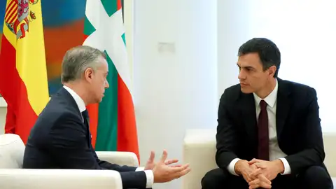 El presidente del Gobierno, Pedro Sánchez, con el lehendakari Íñigo Urkullu El presidente del Gobierno, Pedro Sánchez, con el lehendakari Íñigo Urkullu