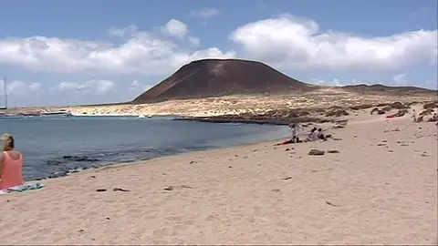 El Senado debate el reconocimiento de La Graciosa como la octava isla de Canarias El Senado debate el reconocimiento de La Graciosa como la octava isla de Canarias