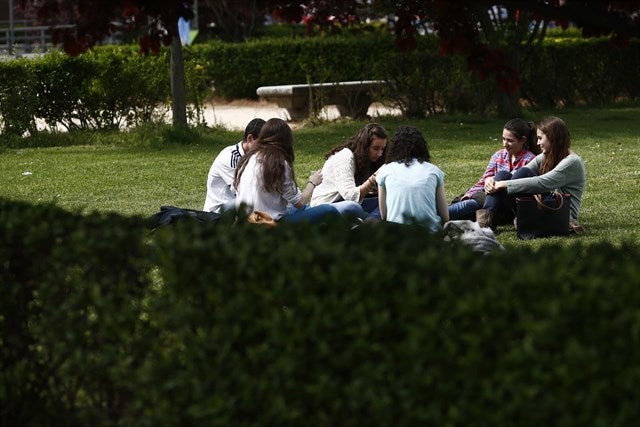 El 46 % de los universitarios extremeños se matriculan en centros de otras comunidades autónomas El 46 % de los universitarios extremeños se matriculan en centros de otras comunidades autónomas
