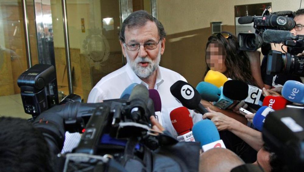 El expresidente del Gobierno, Mariano Rajoy, a su llegada para incorporase en Santa Pola, a su plaza como registrador de la propiedad