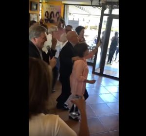 Méndez de Vigo y Sáenz de Santamaría en un karaoke Méndez de Vigo y Sáenz de Santamaría en un karaoke