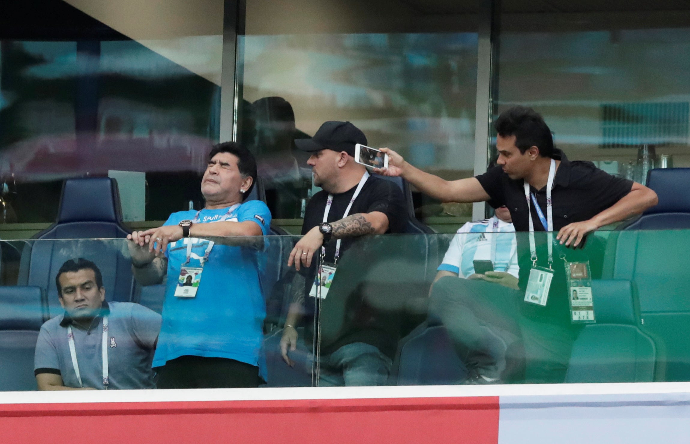 Diego Armando Maradona, ingresado en un hospital de San Petersburgo tras sufrir una indisposición tras el Nigeria - Argentina Diego Armando Maradona, ingresado en un hospital de San Petersburgo tras sufrir una indisposición tras el Nigeria - Argentina