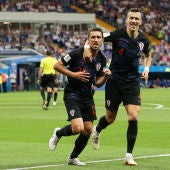 Los jugadores croatas celebran un gol ante Islandia