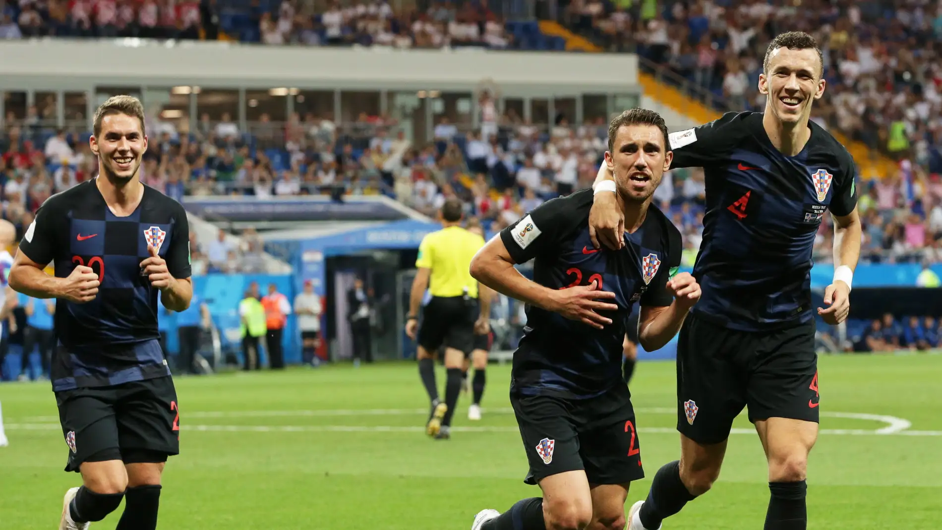 Los jugadores croatas celebran un gol ante Islandia