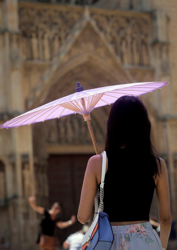 Vuelven los avisos por altas temperaturas al noreste peninsular Vuelven los avisos por altas temperaturas al noreste peninsular