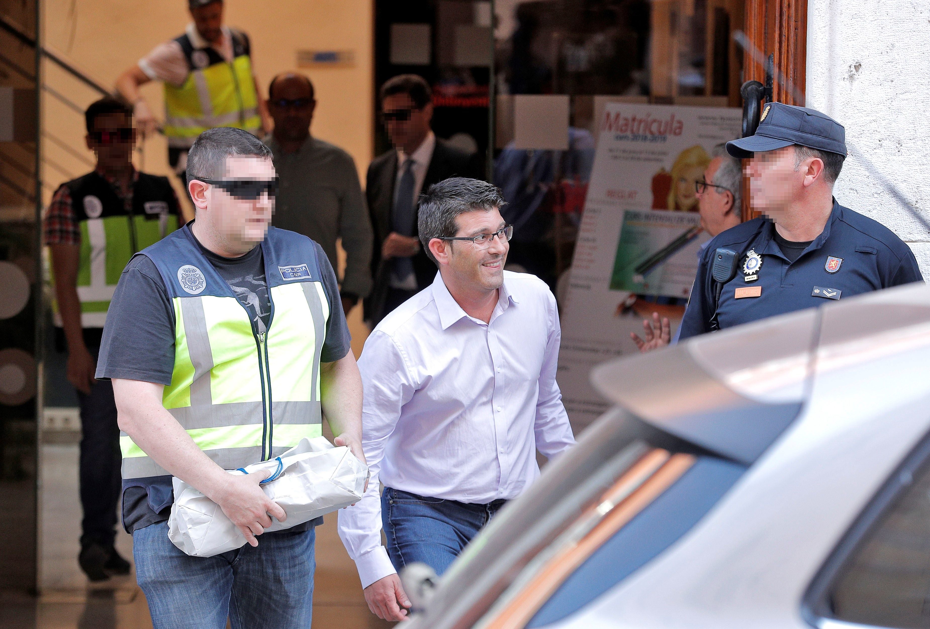 Puig suspenderá a Rodríguez de todos sus cargos y propone a Toni Gaspar como nuevo presidente de la Diputación Puig suspenderá a Rodríguez de todos sus cargos y propone a Toni Gaspar como nuevo presidente de la Diputación