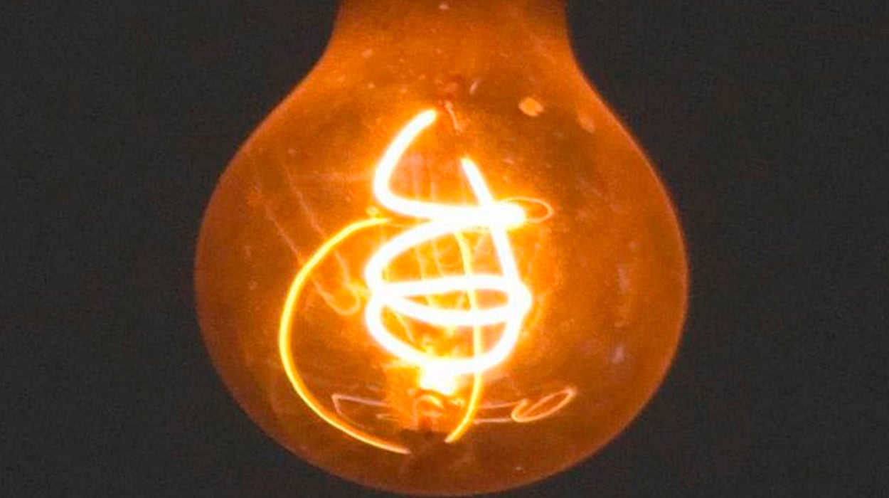 El precio de la luz baja de nuevo este lunes y registra el dato más bajo desde el 27 de diciembre de 2021 El precio de la luz baja de nuevo este lunes y registra el dato más bajo desde el 27 de diciembre de 2021