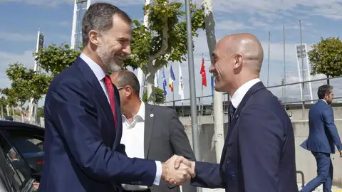 El Rey Felipe VI saluda a Rubiales El Rey Felipe VI saluda a Rubiales