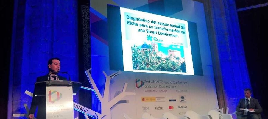 Momento de la ponencia de Visitelche en el II Congreso Internacional de Destinos Turísticos Inteligentes Momento de la ponencia de Visitelche en el II Congreso Internacional de Destinos Turísticos Inteligentes