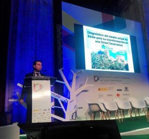Momento de la ponencia de Visitelche en el II Congreso Internacional de Destinos Turísticos Inteligentes Momento de la ponencia de Visitelche en el II Congreso Internacional de Destinos Turísticos Inteligentes