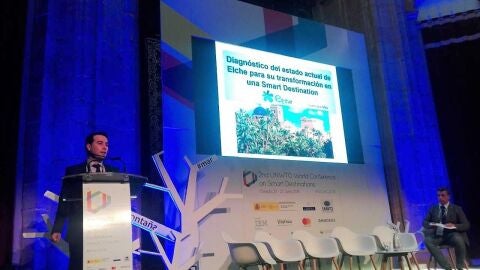 Momento de la ponencia de Visitelche en el II Congreso Internacional de Destinos Tur&iacute;sticos Inteligentes
