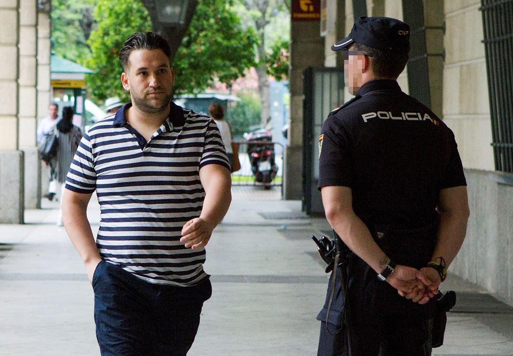 Prisiones denegó dos permisos de salida a El Prenda antes de reconocer la violación de 'La Manada' Prisiones denegó dos permisos de salida a El Prenda antes de reconocer la violación de 'La Manada'