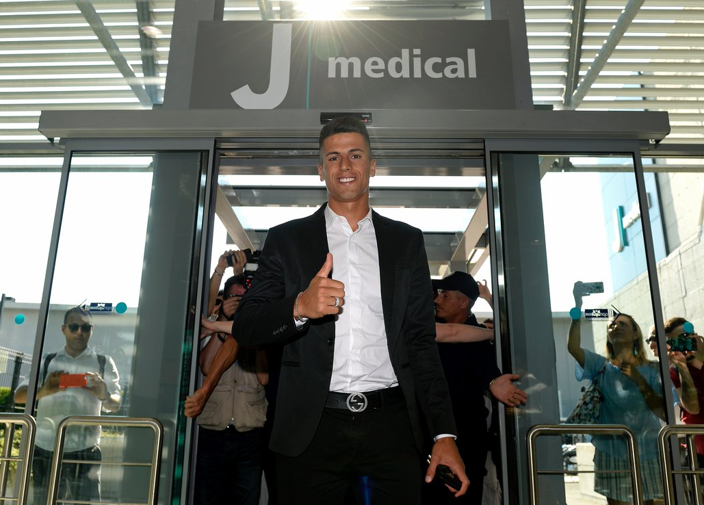 El Juventus confirma el fichaje del valencianista Joao Cancelo por 40 millones de euros El Juventus confirma el fichaje del valencianista Joao Cancelo por 40 millones de euros