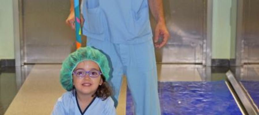 Los niños del Hospital de Torrejón acuden a pruebas y quirófano en triciclo Los niños del Hospital de Torrejón acuden a pruebas y quirófano en triciclo