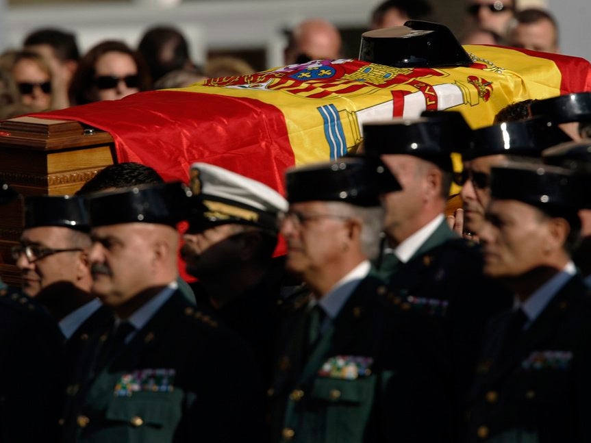 Los guardias civiles critican el plan de acercamiento de presos: "Gracias, presidente, por acercar a los asesinos de ETA a sus hogares así sin más" Los guardias civiles critican el plan de acercamiento de presos: "Gracias, presidente, por acercar a los asesinos de ETA a sus hogares así sin más"