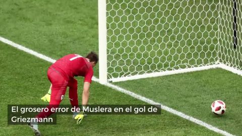 En&eacute;sima 'cantada' mundialista: el grosero error de Muslera en el gol de Griezmann