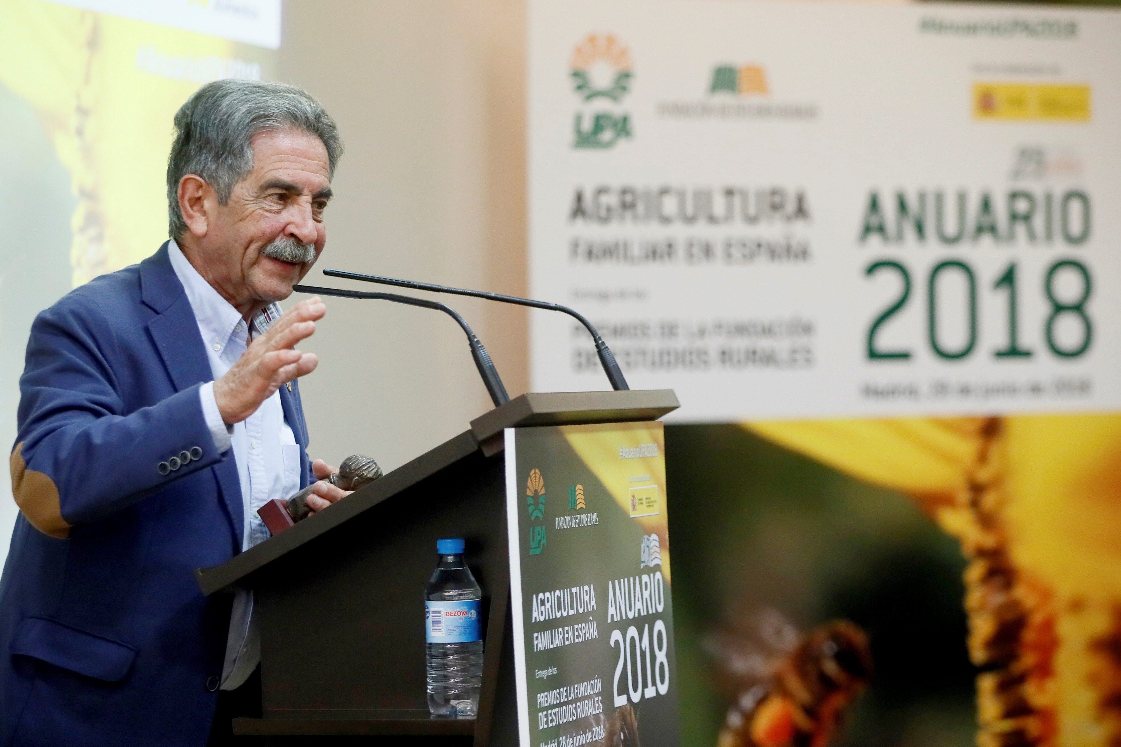 Miguel Ángel Revilla: "Hago un llamamiento para que se denuncie a los psicópatas que queman los montes" Miguel Ángel Revilla: "Hago un llamamiento para que se denuncie a los psicópatas que queman los montes"