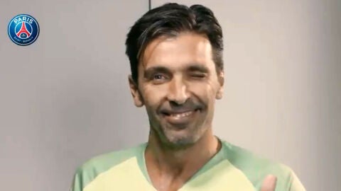 Buffon, con la camiseta del PSG