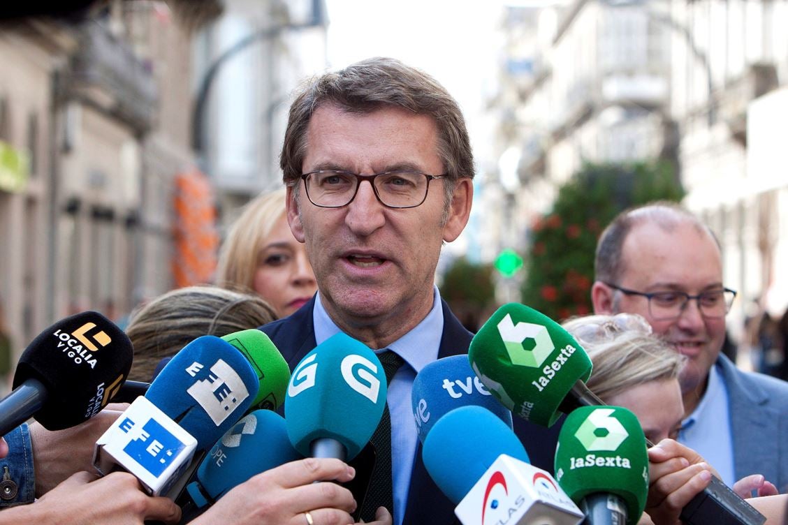 Feijóo apuesta por "relajar" el uso de la mascarilla en exteriores Feijóo apuesta por "relajar" el uso de la mascarilla en exteriores