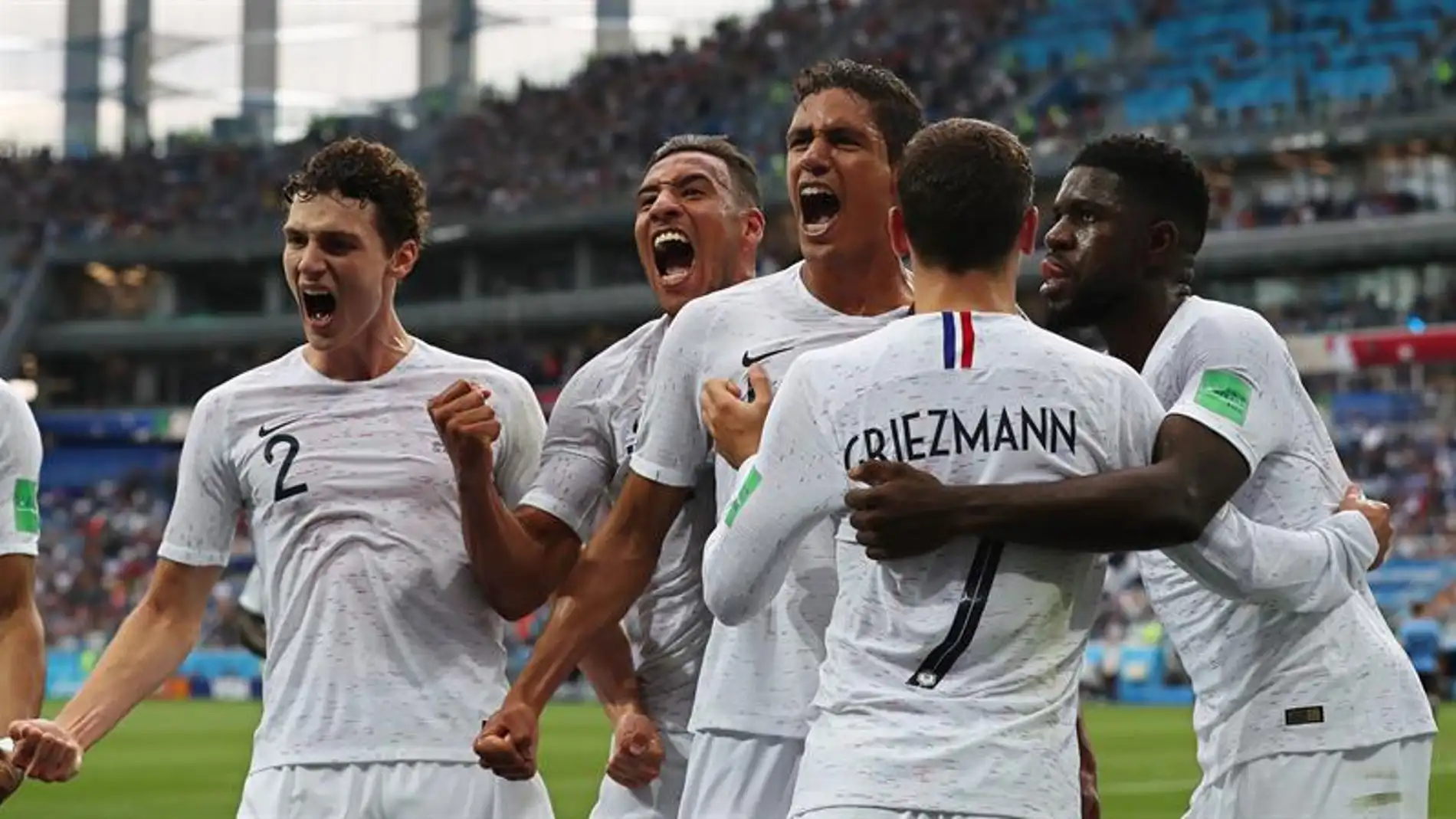 Francia celebra el gol de Varane ante Uruguay en los cuartos del Mundial de Rusia