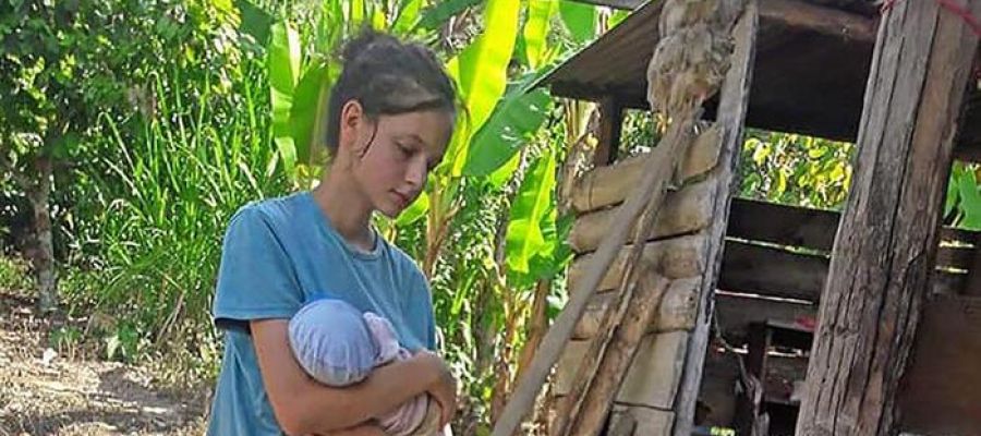 La joven Patricia Aguilar tras ser encontrada por la Policía en la selva peruana La joven Patricia Aguilar tras ser encontrada por la Policía en la selva peruana