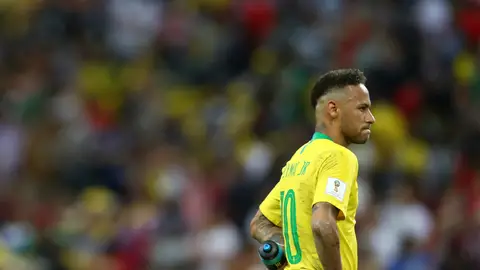 Neymar, con cara de circunstancias Neymar, con cara de circunstancias