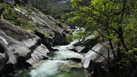 Las piscinas naturales de Espa&ntilde;a que no puedes perderte este verano