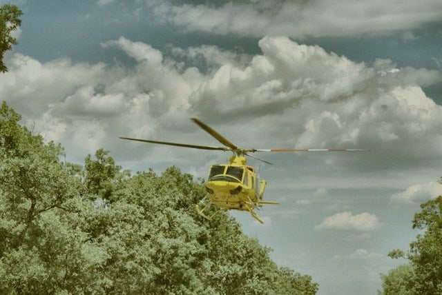 Rescatado en helicóptero un joven de 26 años que sufría calambres y vómitos tras participar en una carrera Rescatado en helicóptero un joven de 26 años que sufría calambres y vómitos tras participar en una carrera