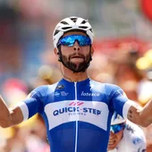 Gaviria celebra su victoria en la primera etapa del Tour de Francia 2018 Gaviria celebra su victoria en la primera etapa del Tour de Francia 2018