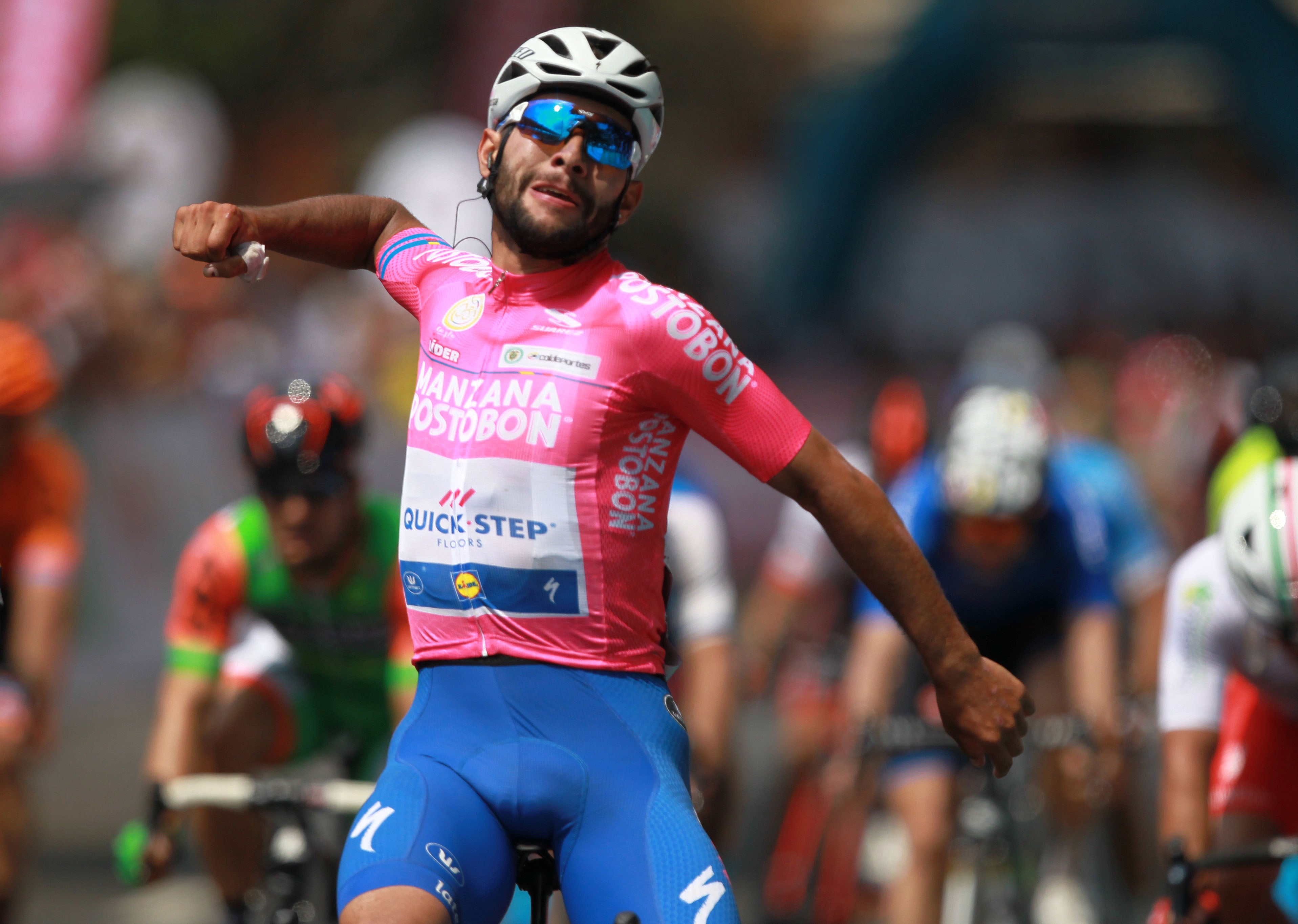 Gaviria gana la primera etapa del Tour de Francia al imponerse en el sprint Gaviria gana la primera etapa del Tour de Francia al imponerse en el sprint
