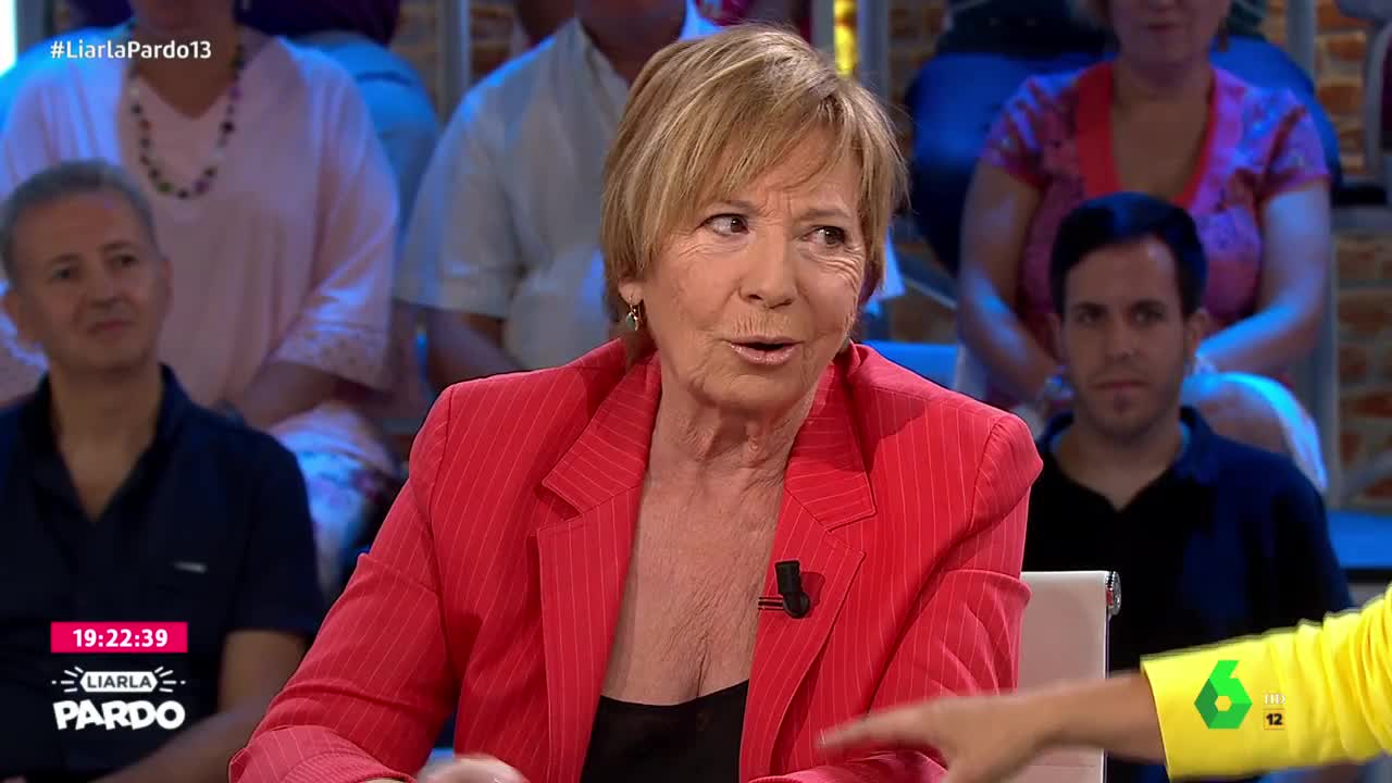Celia Villalobos: "En la vida no se puede mirar atrás, porque te da un porrazo en la primera esquina" Celia Villalobos: "En la vida no se puede mirar atrás, porque te da un porrazo en la primera esquina"