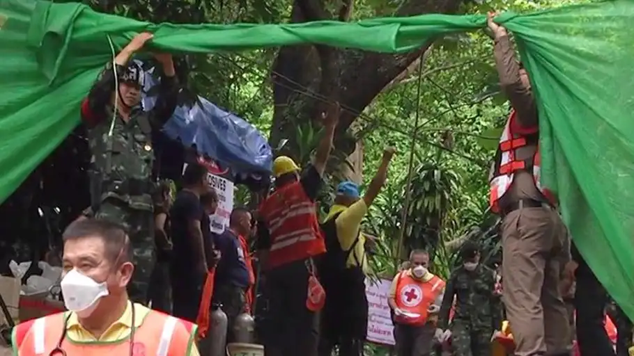 Tailandia se prepara para el segundo día del rescate en la cueva Tailandia se prepara para el segundo día del rescate en la cueva