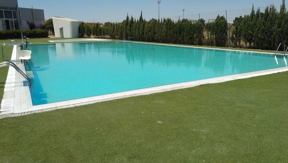 Piscina descubierta de El Altet arreglada. ARCHIVO