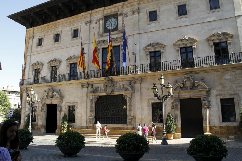 Cort da el visto bueno a cambiar la Ley de Capitalidad con acusaciones de la izquierda Cort da el visto bueno a cambiar la Ley de Capitalidad con acusaciones de la izquierda