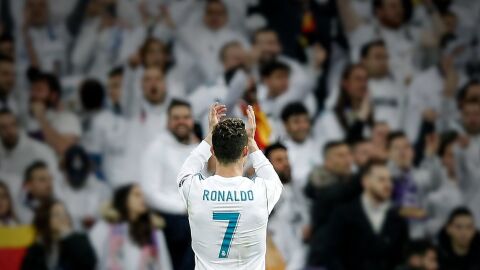 Cristiano Ronaldo agradece el apoyo a la afici&oacute;n en un partido
