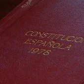 El Gobierno encarga a la RAE un estudio para adecuar la Constitución a un lenguaje no sexista El Gobierno encarga a la RAE un estudio para adecuar la Constitución a un lenguaje no sexista