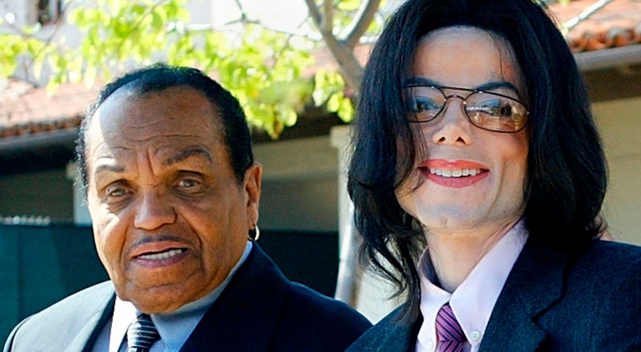 El médico de Michael Jackson asegura que su padre lo castró químicamente para que conservara su voz El médico de Michael Jackson asegura que su padre lo castró químicamente para que conservara su voz