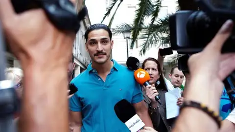 El miembro de 'La Manada', Alfonso Jesús Cabezuelo. Antena 3 Noticias 1 (11-07-18) Alfonso Jesús Cabezuelo, el militar de 'La Manada', pasa a servicio activo pero Defensa no le asignará destino hasta que se pronuncie el Supremo