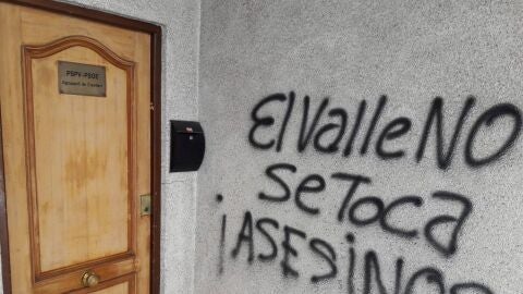 Pintada en la sede del PSOE de Crevillent