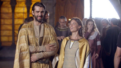 Michelle Jenner y Aitor Luna, pura qu&iacute;mica en el rodaje de &lsquo;La Catedral del Mar&rsquo;