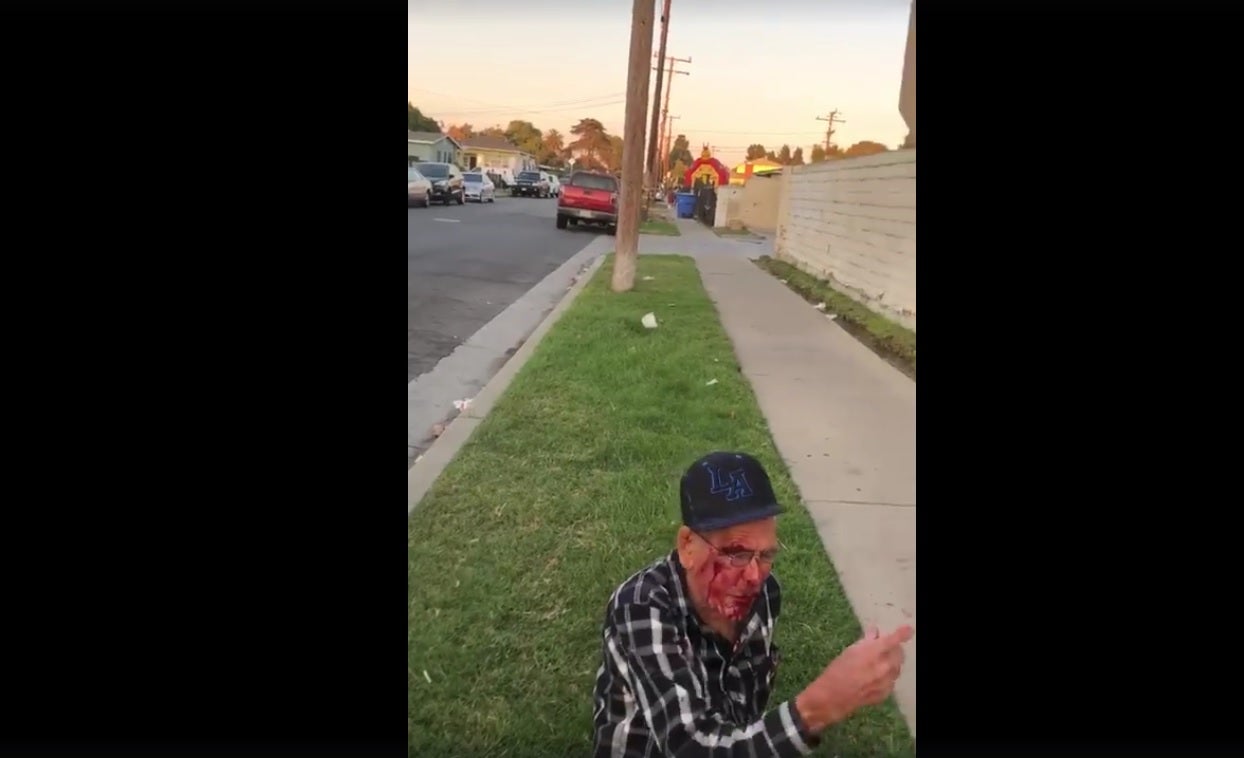 Acusan de intento de homicidio a la mujer que golpeó a un hombre mexicano de 92 años en California Acusan de intento de homicidio a la mujer que golpeó a un hombre mexicano de 92 años en California