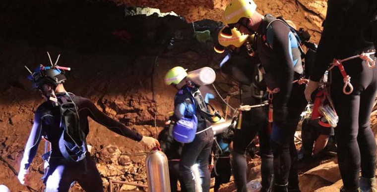 Español que ha trabajado en las labores de rescate en Tailandia: "La mirada del tercer chico rescatado no se me olvidará nunca" Español que ha trabajado en las labores de rescate en Tailandia: "La mirada del tercer chico rescatado no se me olvidará nunca"