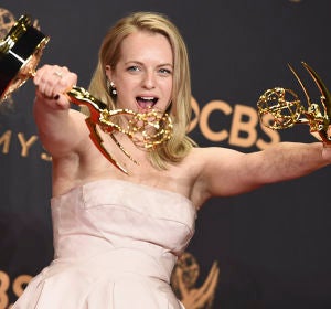 Elisabeth Moss en la pasada edición de los Emmy Elisabeth Moss en la pasada edición de los Emmy